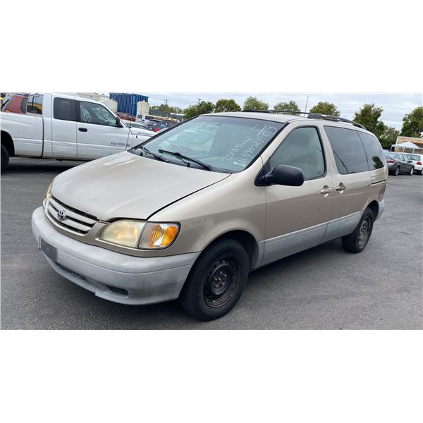 2002 Toyota Sienna LE