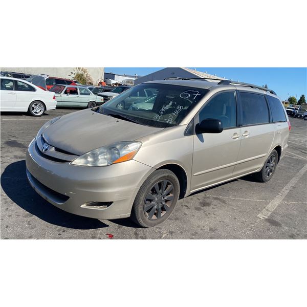 2007 Toyota Sienna CE 7-Passenger