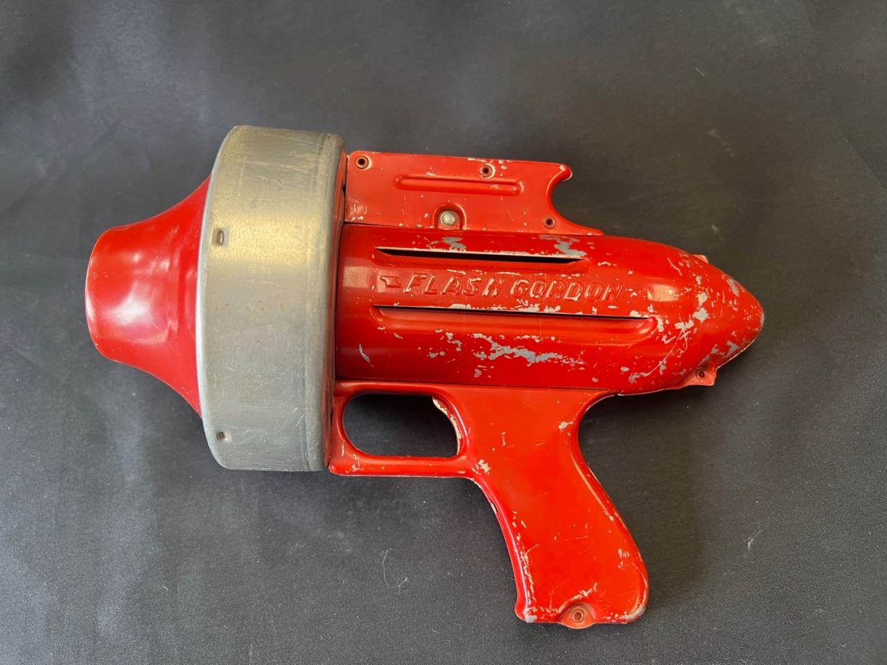 1948 FLASH GORDON TIN AIR RAY GUN - Able Auctions
