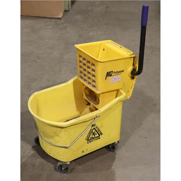 M2 PROFESSIONAL MOP BUCKET AND WRINGER