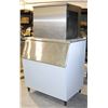 Image 3 : ICE MAKER MODEL XWC630 ON BASE/BIN