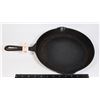 Image 1 : CAST IRON PAN