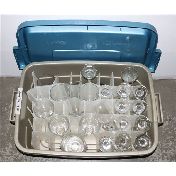 TOTE WITH LID FULL OF RESTAURANT DISHES