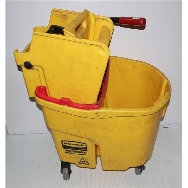 RUBBERMAID COMMERCIAL MOP BUCKET AND RINGER