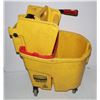 Image 1 : RUBBERMAID COMMERCIAL MOP BUCKET AND RINGER