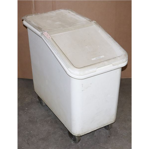 CAMBRO DRY FOOD STORAGE ON WHEELS
