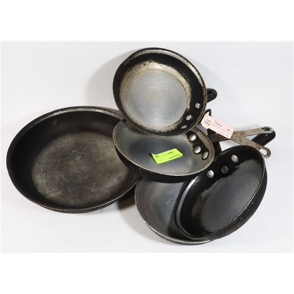 LOT OF 5 PANS, 4 OF 7 /2DIA , 1 OF 10 1/2DIA