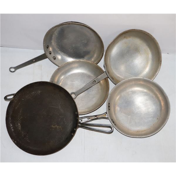 BOX OF ASSORTED RESTAURANT FRYING PANS