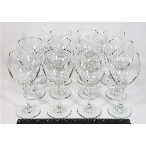 BOX OF 12 WINE GLASSES