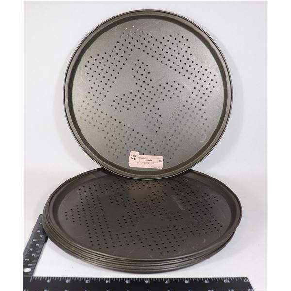 BUNDLE OF PIZZA PANS