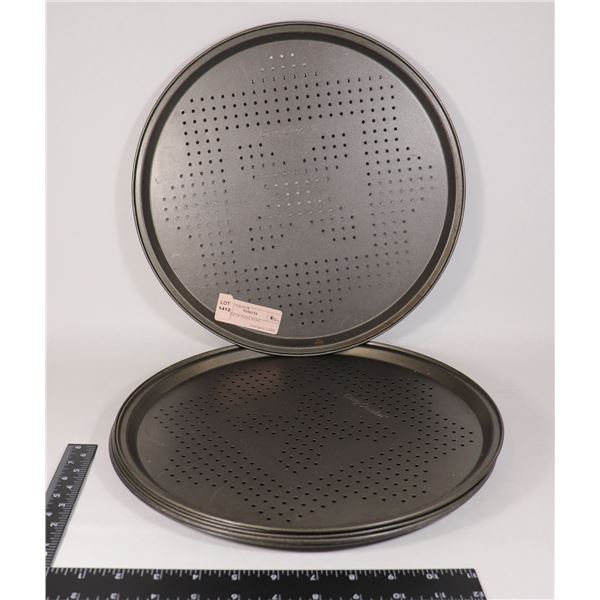 BUNDLE OF PIZZA PANS