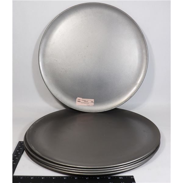 BUNDLE OF PIZZA PANS