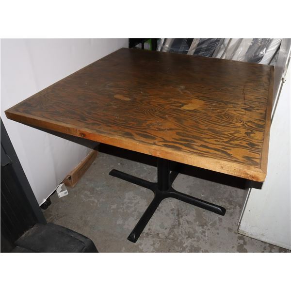 *BAILIFF SEIZURE* SQUARE RESTAURANT TABLE