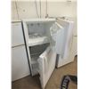 Image 2 : Frigidaire Fridge