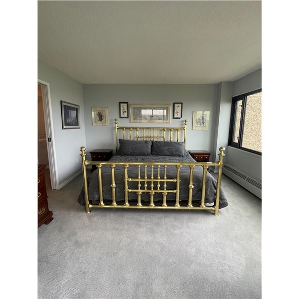 King Size Brass Bed - Pillowtop Mattress - Excellent Condition