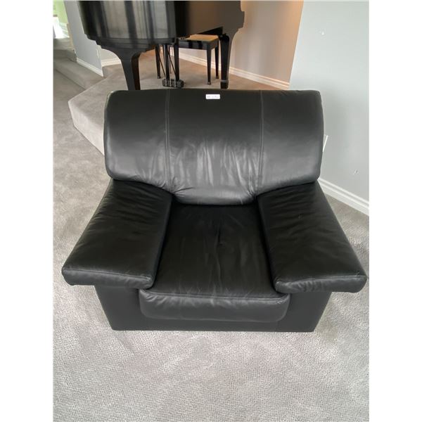 Designer Large Black Leather Chair 43W X 36D X 33T
