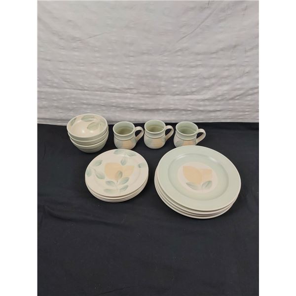 Pfaltzgraff Stoneware Dish Set