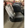 Image 3 : Sinle Grey Leather Seat no side