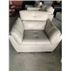Image 3 : Cream Swoop Style Contemporary Leather Living room Chair