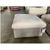 Image 2 : Savestro Oversized Ivory accent ottoman