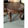 Image 1 : Round Queen Anne livingroom table