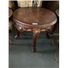 Image 1 : Round Queen Anne Style woodgrain Table