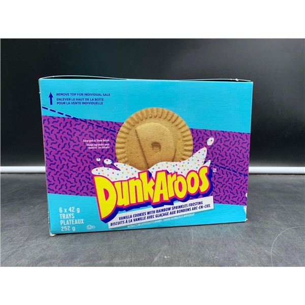DunkAroos Vanilla Cookies with Rainbow Sprinkles Frosting (3 x 6 x 42g)