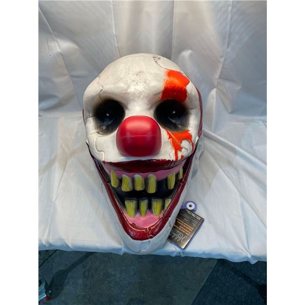 Holiday Living LED Lighted Scary Clown Face 13.97"x16.68"x12.4"