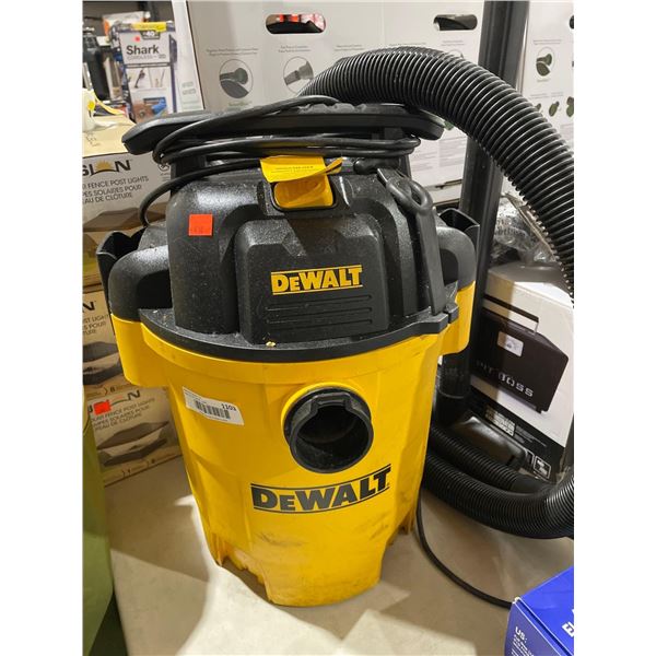 Dewault Wet/Dry Vac,  22.7 L