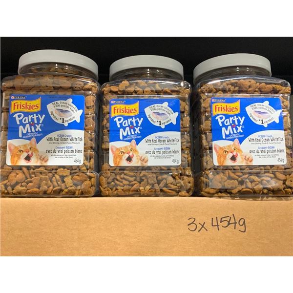 Friskies Party Mix Ocean White Fish Treats 3 x 454g