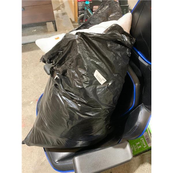 Lot of 2 Weatherproof Down Alternative Queen Size Pillows