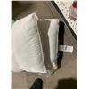 Image 3 : Calvin Klein King Size Pillow Set