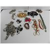 Image 2 : BAG OF COSTUME JEWELLERY LOT 2