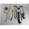 Image 1 : BAG OF COSTUME JEWELLERY LOT 6