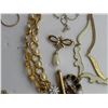 Image 3 : BAG OF COSTUME JEWELLERY LOT 7