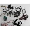 Image 3 : BAG OF COSTUME JEWELLERY LOT 8