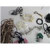 Image 4 : BAG OF COSTUME JEWELLERY LOT 8