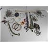 Image 1 : BAG OF COSTUME JEWELLERY LOT 9