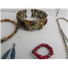 Image 2 : BAG OF COSTUME JEWELLERY LOT 11