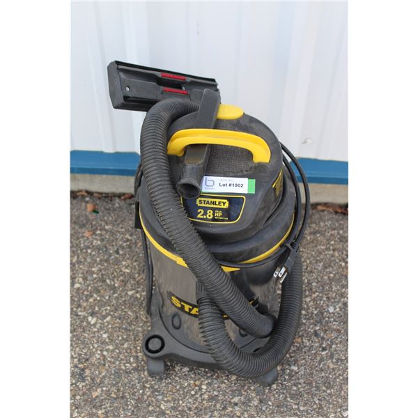 ** Stanley 2.8 HP Shop Vac with Attachments - Running