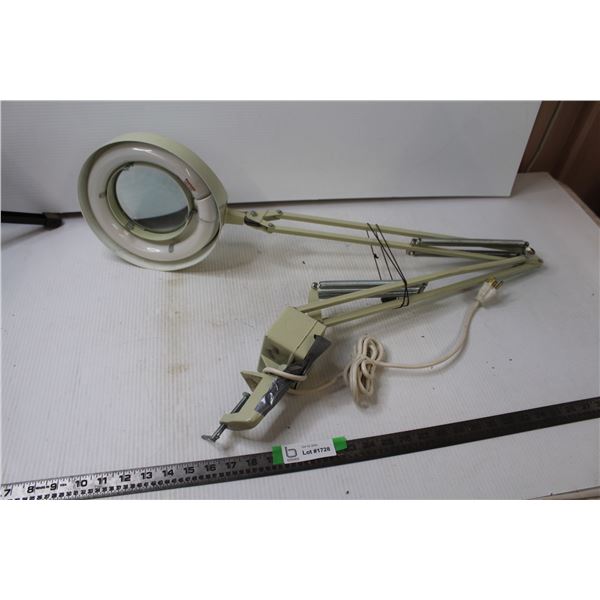 Magnifying Desk Lamp