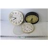 Image 1 : (3) Plastic Clocks (unknown working condition)