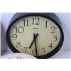 Image 3 : (3) Plastic Clocks (unknown working condition)