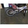 Image 2 : GREY NEXT BIKE