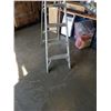 Image 2 : 5FT ALUMINUM A FRAME LADDER