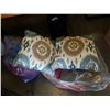 Image 2 : LARGE LOT OF THROW PILLOWS