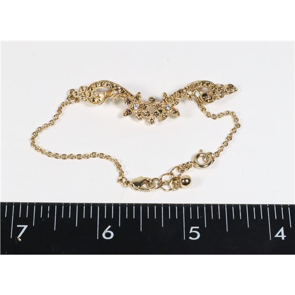 GOLD TONE FLOWER DESIGN BRACELET RHINESTONE