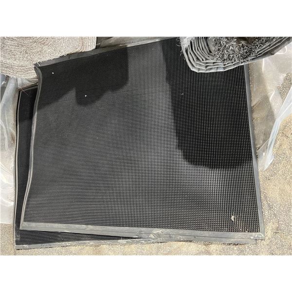 COMMERCIAL WATER CATCHING RUBBER ENTRY MAT APPROX 31 X39 