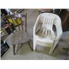 Image 1 : 4 plastic chairs and 1 wooden chair (cracked)