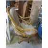 Image 2 : wooden whicker chair - swivels